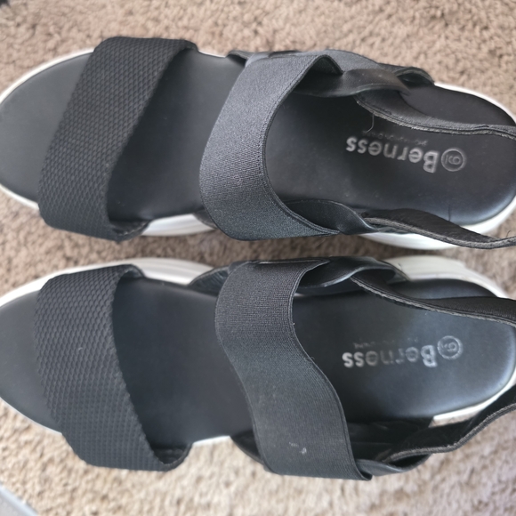 Berness Black Women's Sandals - Picture 1 of 3
